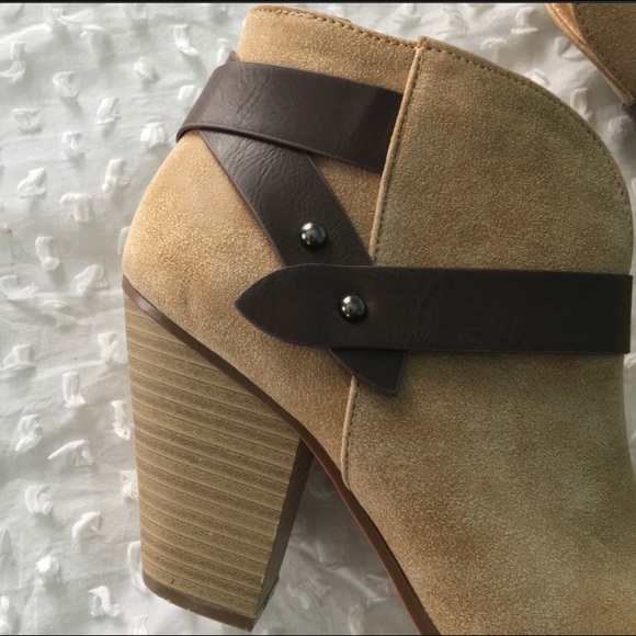 Tan Brown Ankle Heeled Booties - Picture 3 of 6